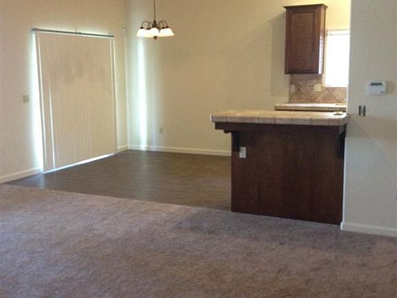 3rd image of 1002 E Margalo Ct