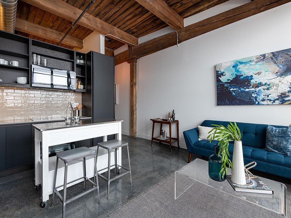 1st image of 2054 N Southport Ave #302