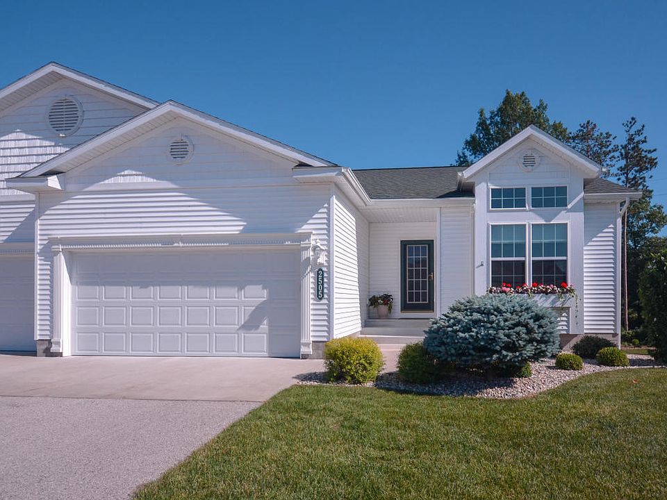 1st image of 2505 E Turning Leaf Way