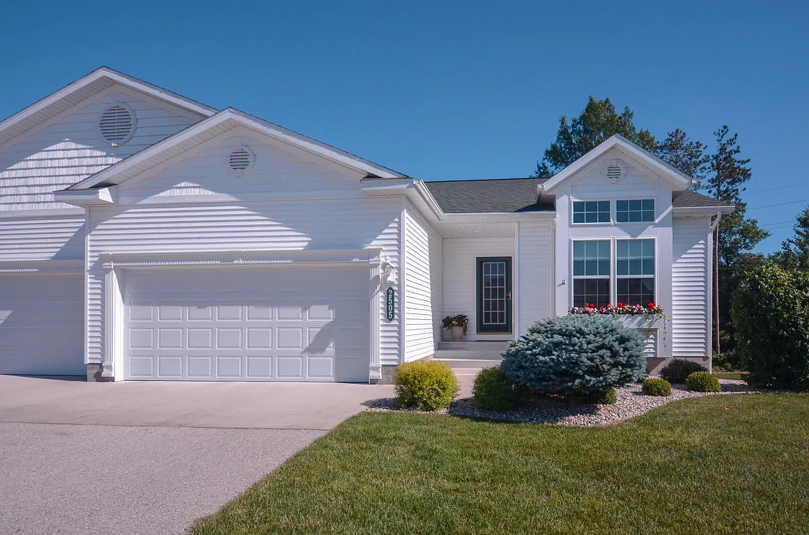 2505 E Turning Leaf Way photo 1