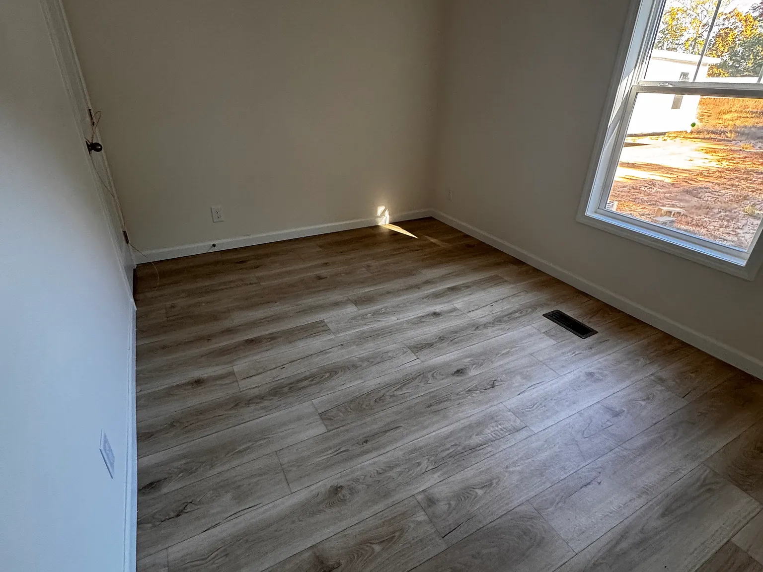 3 bed, 1200 sqft, $1,600 — Photo 2