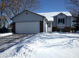 1423 Granada Ave N, Oakdale, MN 55128
