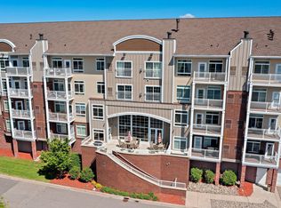 649 Old Highway 8 NW APT 313, New Brighton, MN 55112