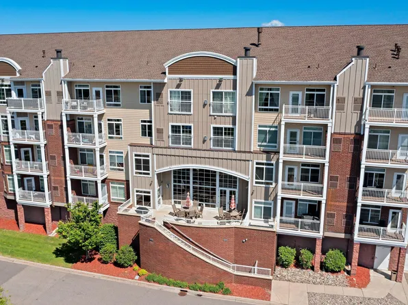 649 Old Highway 8 NW APT 313, New Brighton, MN 55112