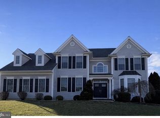 2 Matthew Ct, Cream Ridge, NJ 08514