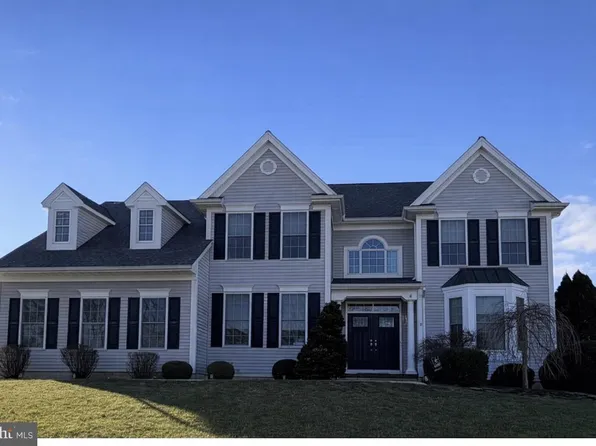 2 Matthew Ct, Cream Ridge, NJ 08514