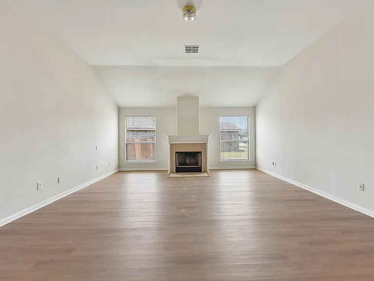 11809 Dunfries Ln — Photo 7
