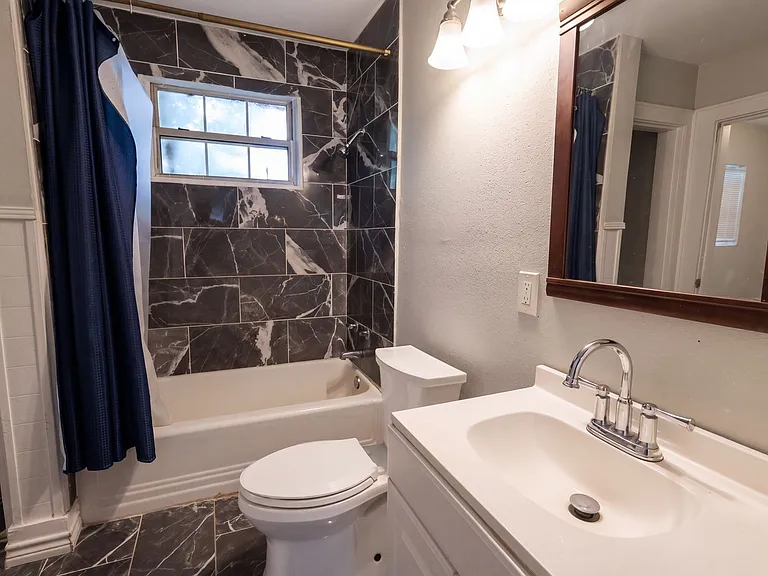 117 1/2 Lister St #B — Photo 8