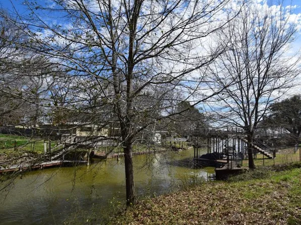 101 Camino Robles St, Gun Barrel City, TX 75156