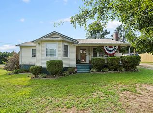 27 Green Acres Dr, Ware Shoals, SC 29692