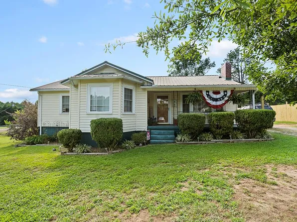 27 Green Acres Dr, Ware Shoals, SC 29692