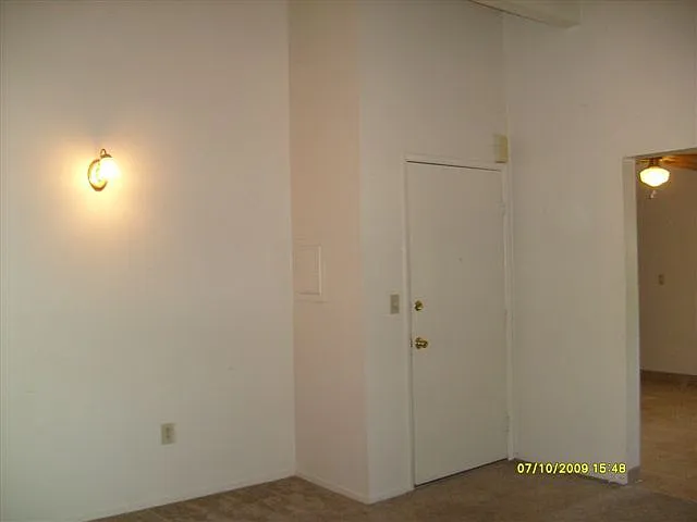 215 Semple St — Photo 9
