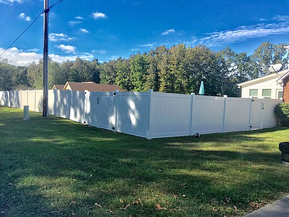 New vinyl privacy fence 