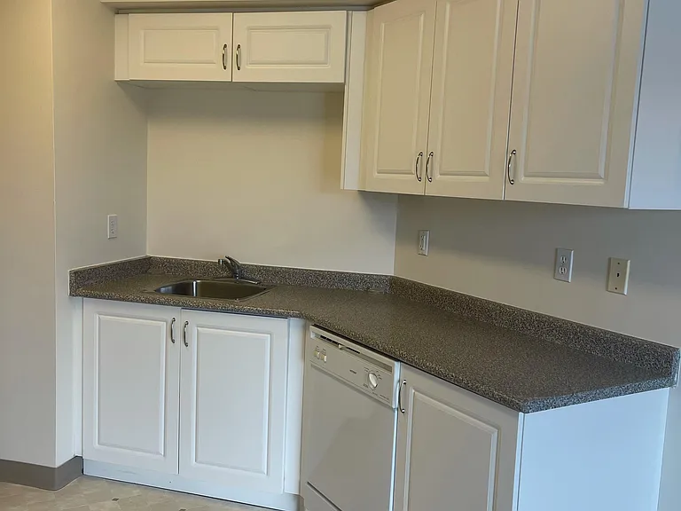 736 Old Albert St — Photo 11