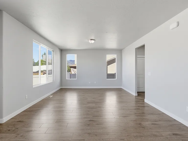 312 W Sapphire Dr — Photo 9