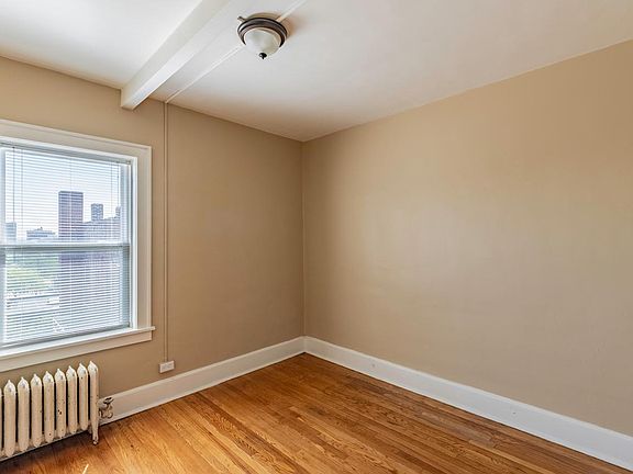 5th image of 2464 Harney St APT 40