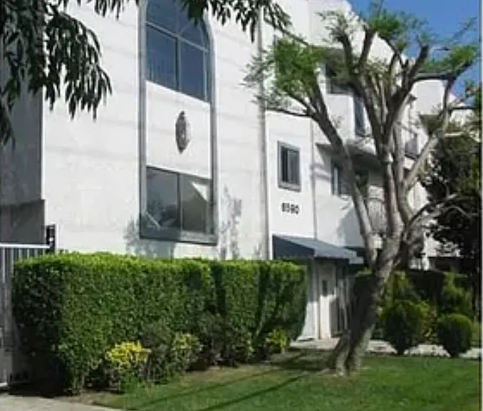 6590 Hazeltine Ave #201 — Photo 1