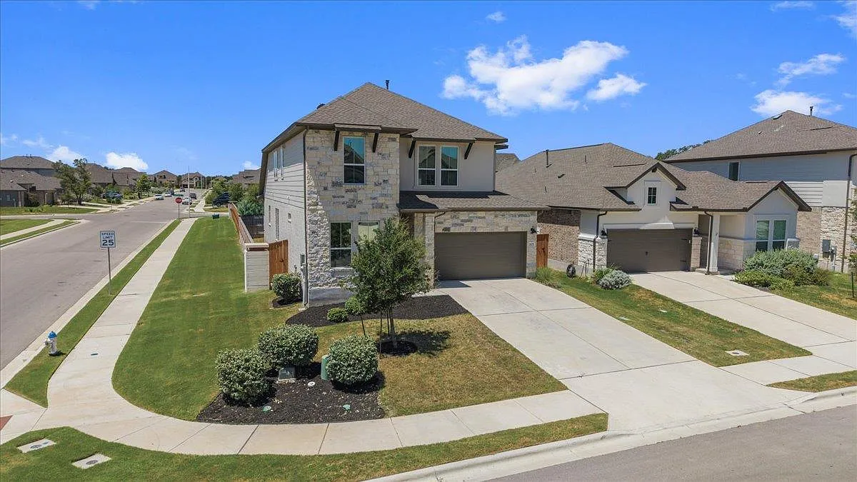 5 bed, 3.0 bath, 3044 sqft, $3,800 — Photo 2