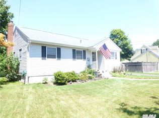 7 Wendy Ln, Massapequa Park, NY 11762
