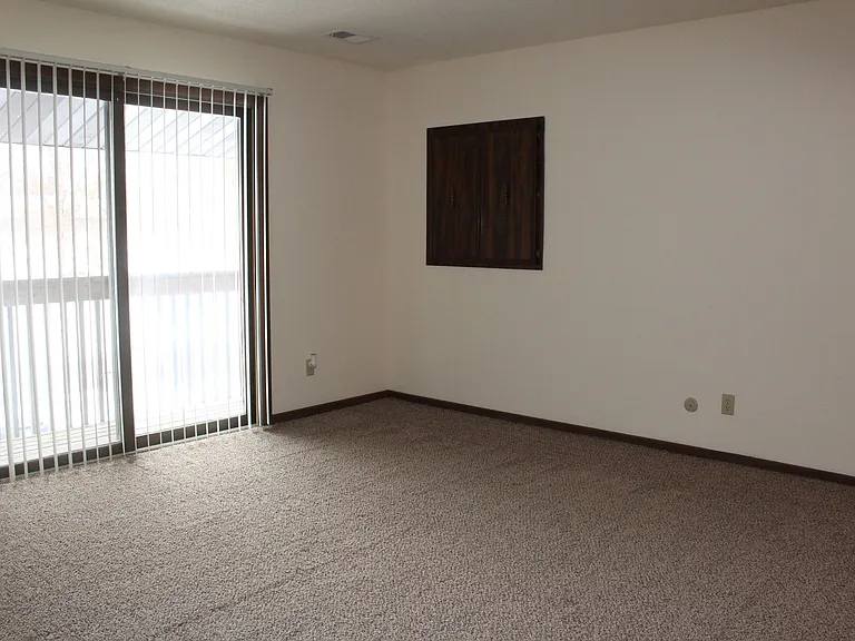 Windsor Crest Apartments — Photo 92