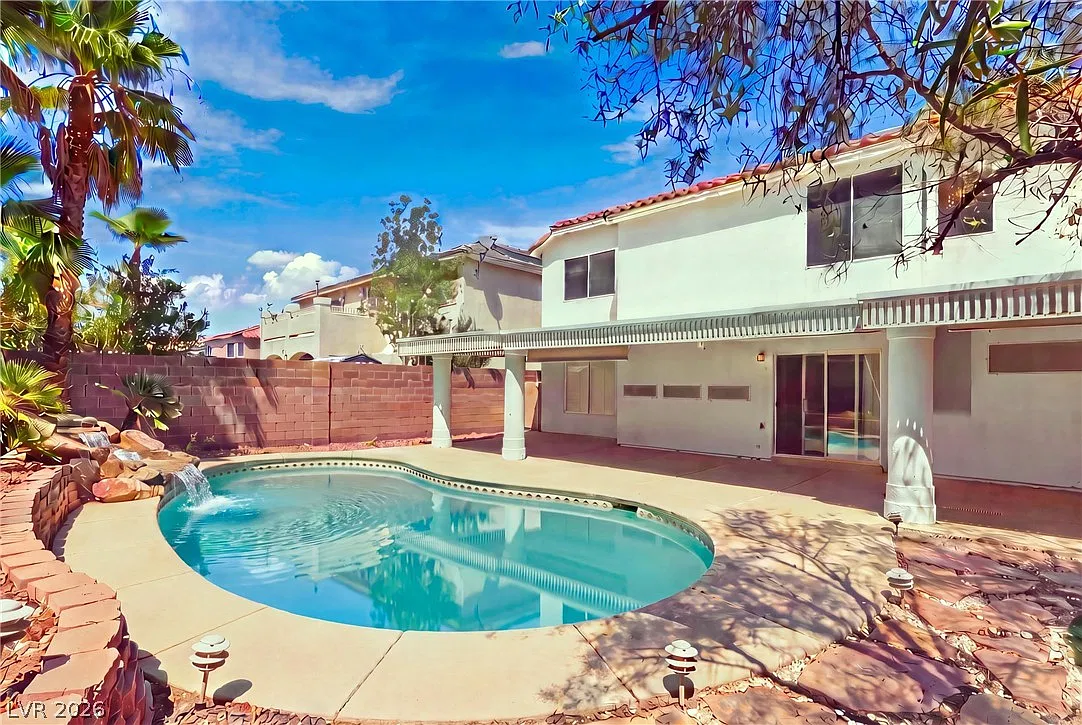 3 bed, 2.5 bath, 2842 sqft, $2,700 — Photo 2