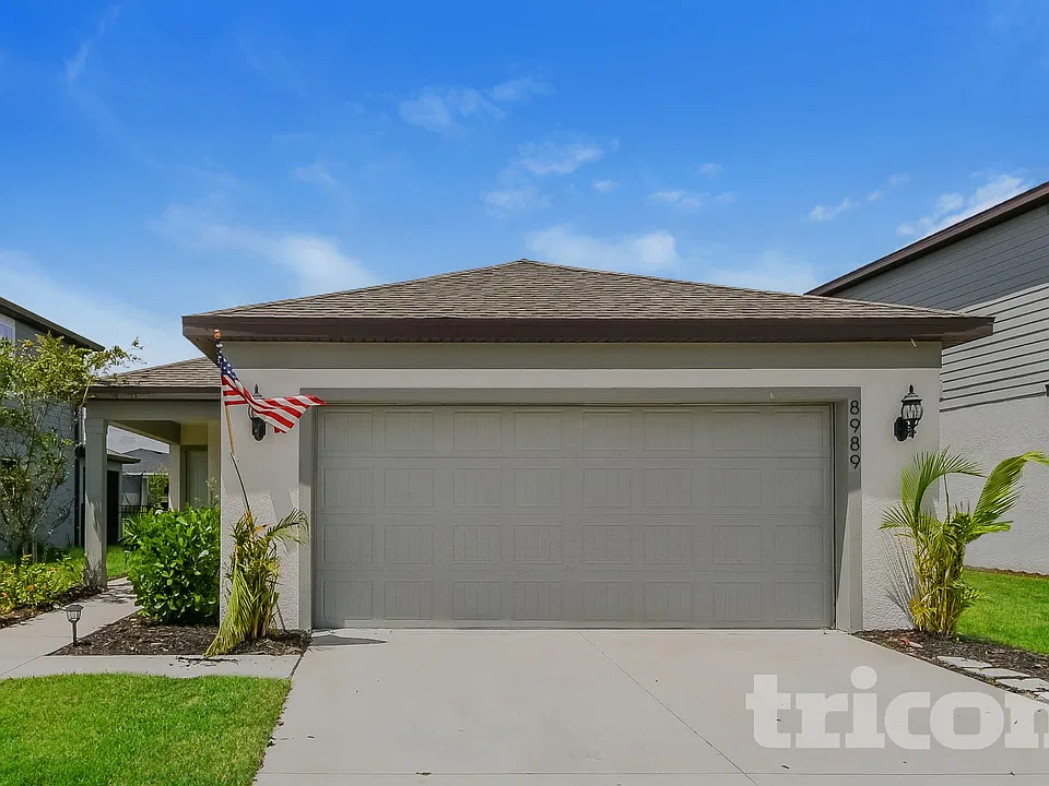 8989 Royal River Cir