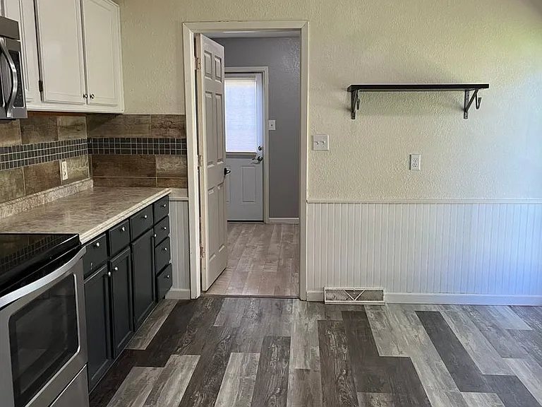 2400 S Nettleton Ave — Photo 5