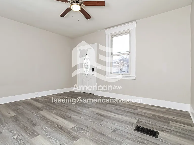 88400_003_wm_-_living_room_13533517.jpg