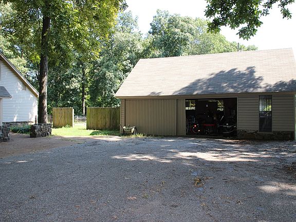 5th image of 4302 Red Oaks Dr