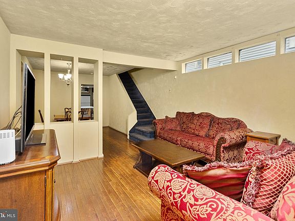 5th image of 697 S Olden Ave