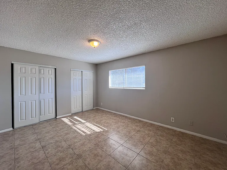 600 E 5th St #10 — Photo 11
