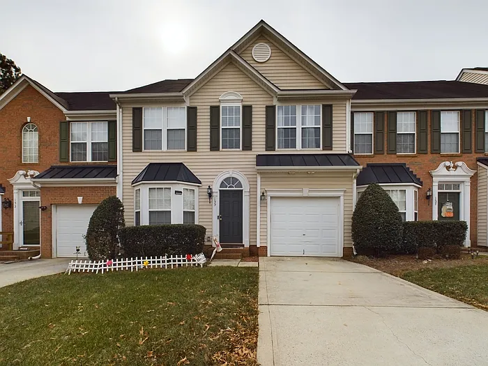 3 bed, 2.5 bath, 1908 sqft, $1,750 — Photo 1