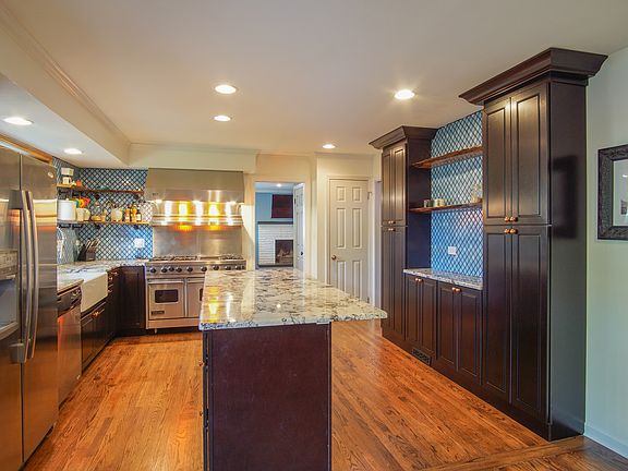 4th image of 1006 E Olive St