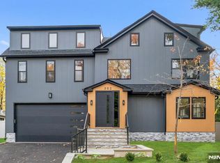 302 W Clinton Ave, Tenafly, NJ 07670