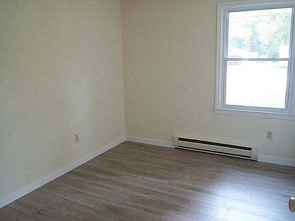 5th image of 510 Park St