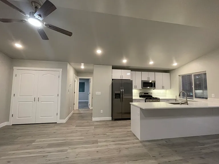 6150 W Karen St #2-4 — Photo 33