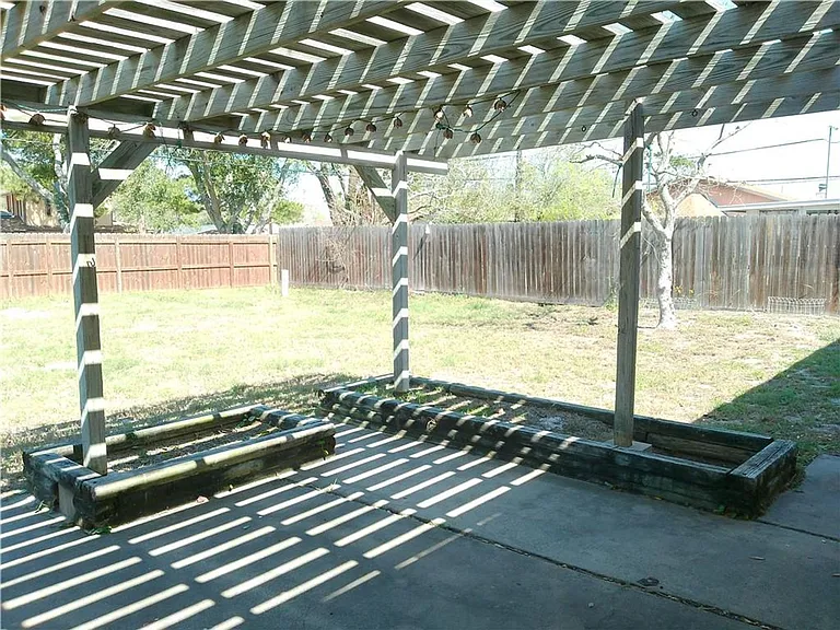 538 Vega Dr — Photo 14
