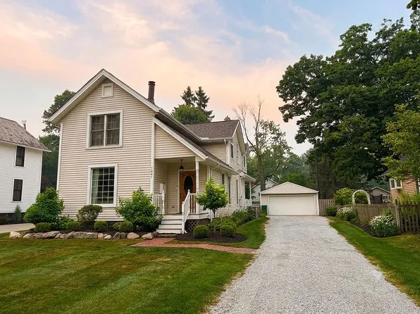 7091 Cedar St, Chagrin Falls, OH 44022