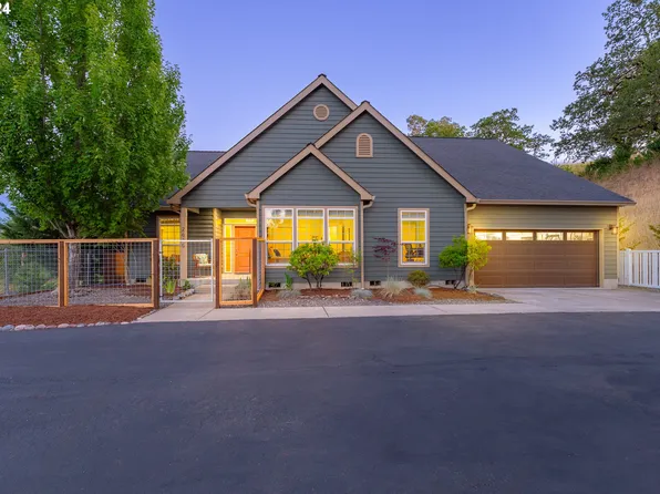 2616 Loma Vista Dr, Roseburg, OR 97471