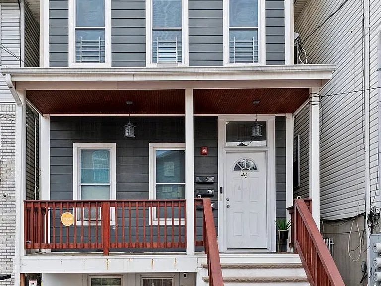 43 Jewett Ave — Photo 1