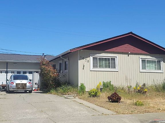 3rd image of 1670 Crestwood Dr