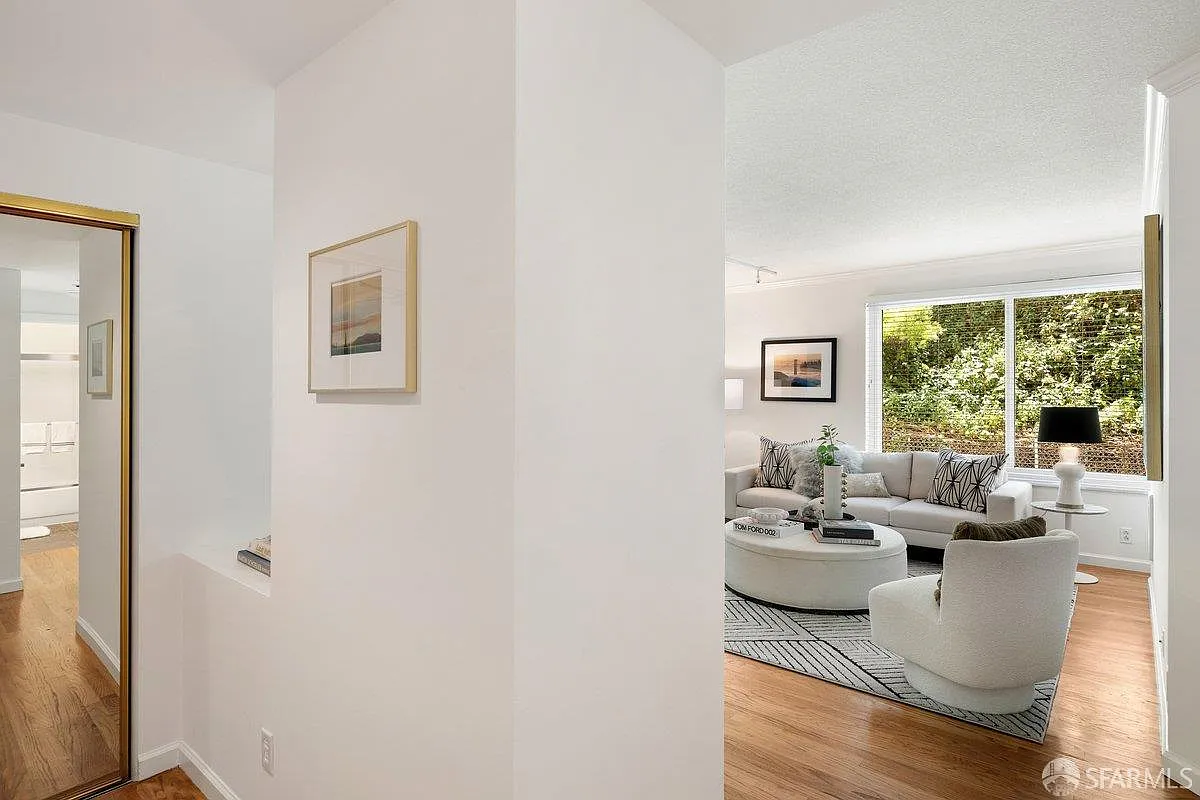 111 Chestnut St Unit 203 - Photo 3