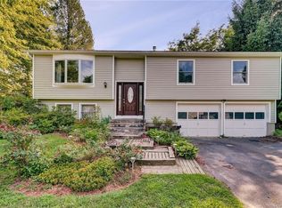 15 Cuomo Dr, Lloyd, NY 12528