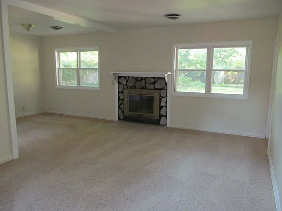 2nd image of 1820 Oak Park Dr