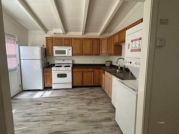 4th image of 305 N Helena St