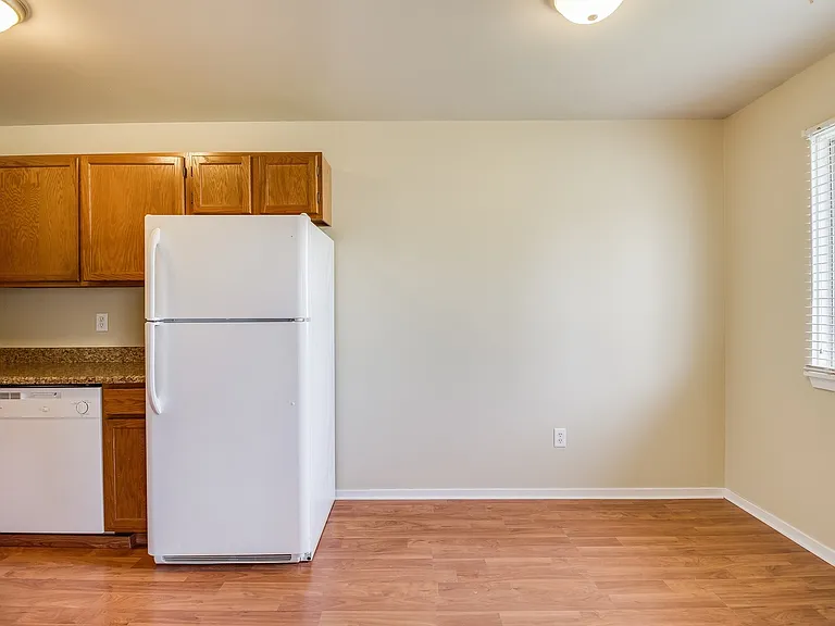 425 Meadow View St — Photo 6