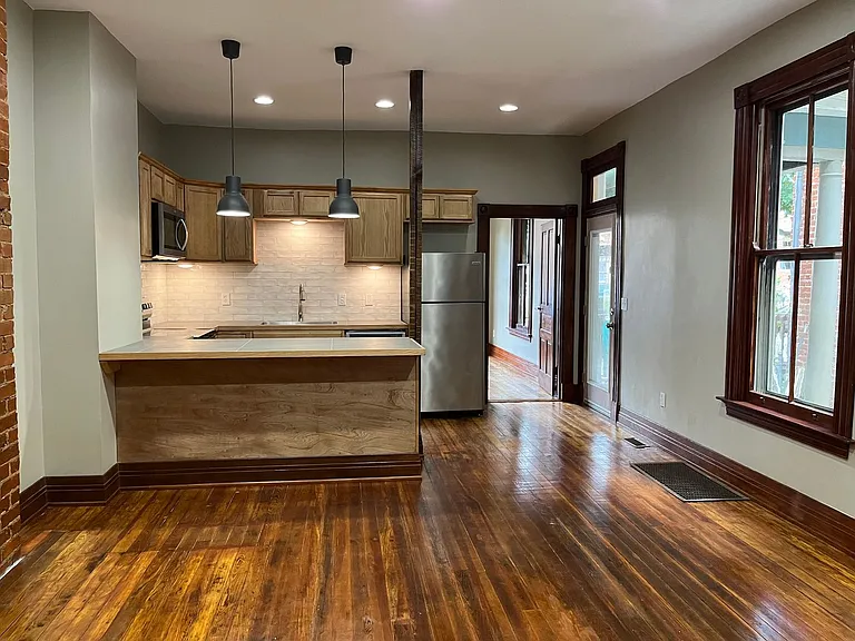 7 Wallace Avenue — Photo 1
