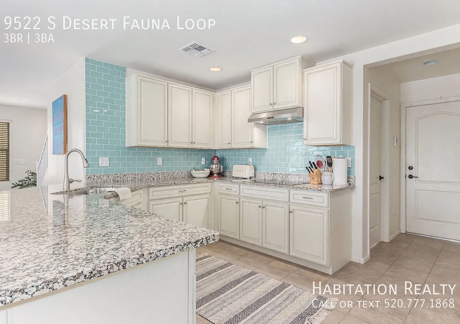 Stylish 3 bed/2.5 bath with gorgeous views in Vail/Rita Ranch! — Photo 1