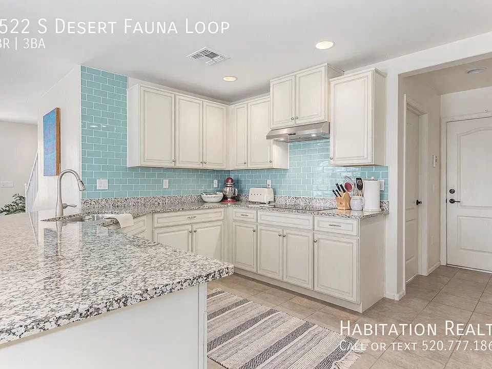 9522 S Desert Fauna Loop