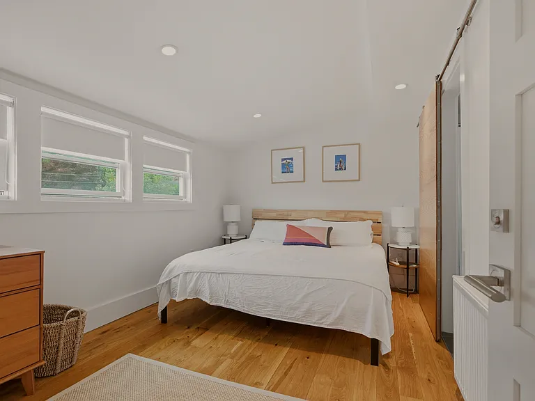 59 Houston Ave — Photo 20
